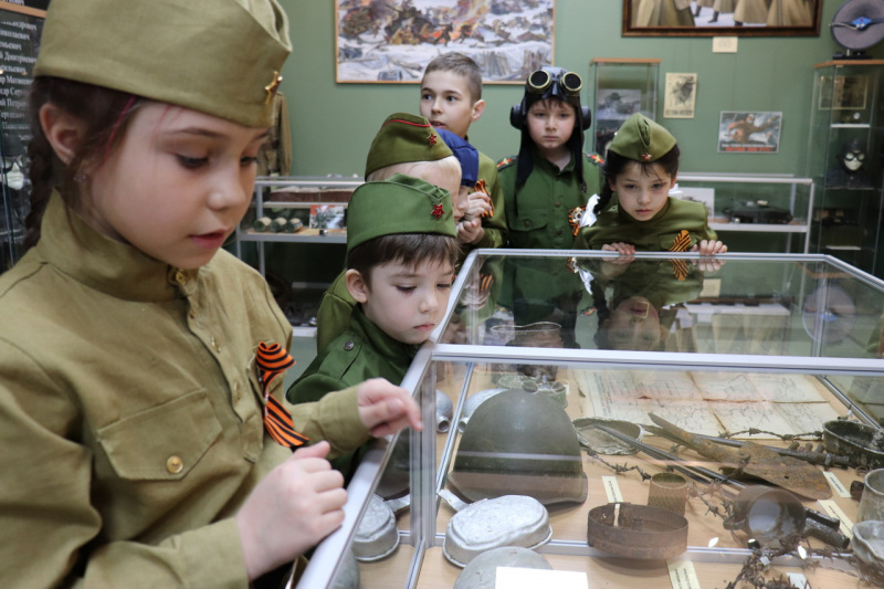 Muzej-prinyal-YUnyh-Akademikov-02
